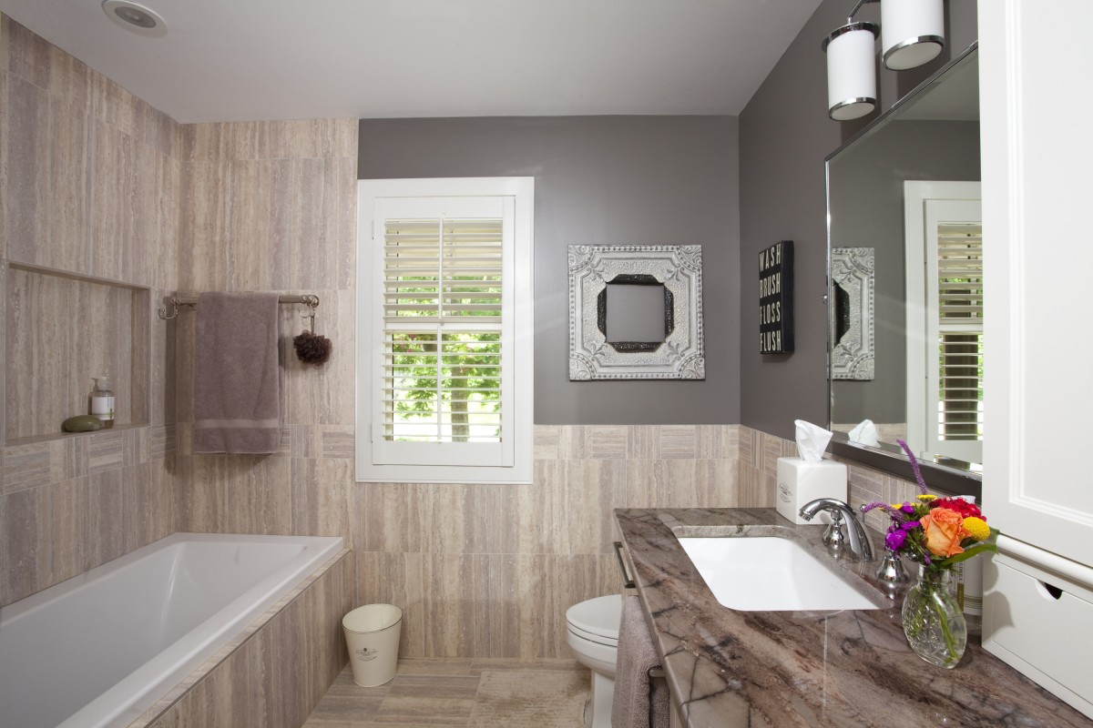 <p>This master bathroom remodel with a custom double vanity provides a beautiful, light space for the owners to prepare for the day. It is the perfect blend of traditional and contemporary style.</p>
