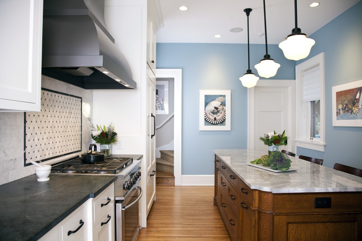 <p>Winner of 2014 Chrysalis Regional Award – Kitchens &gt; $100,000.  The goal of this project was to build a beautiful kitchen that fits with the style of the grand 1906 home but functions like a modern kitchen.</p>
