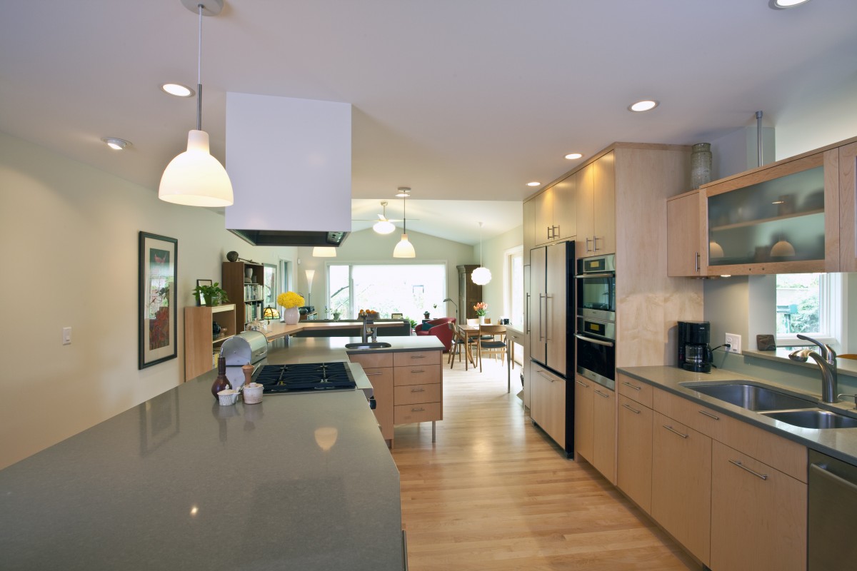 <p>Located near the Mississippi river, bike paths and parks, the owners of this home wanted to update it to be as beautiful as its surroundings. The new kitchen features custom plain-sliced maple cabinets, an open layout, and a large island that offers maximum work space without making the space feel crowded.</p>
